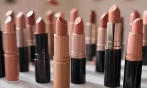 नवरात्रि के लिए खूबसूरत न्यूड लिपस्टिक