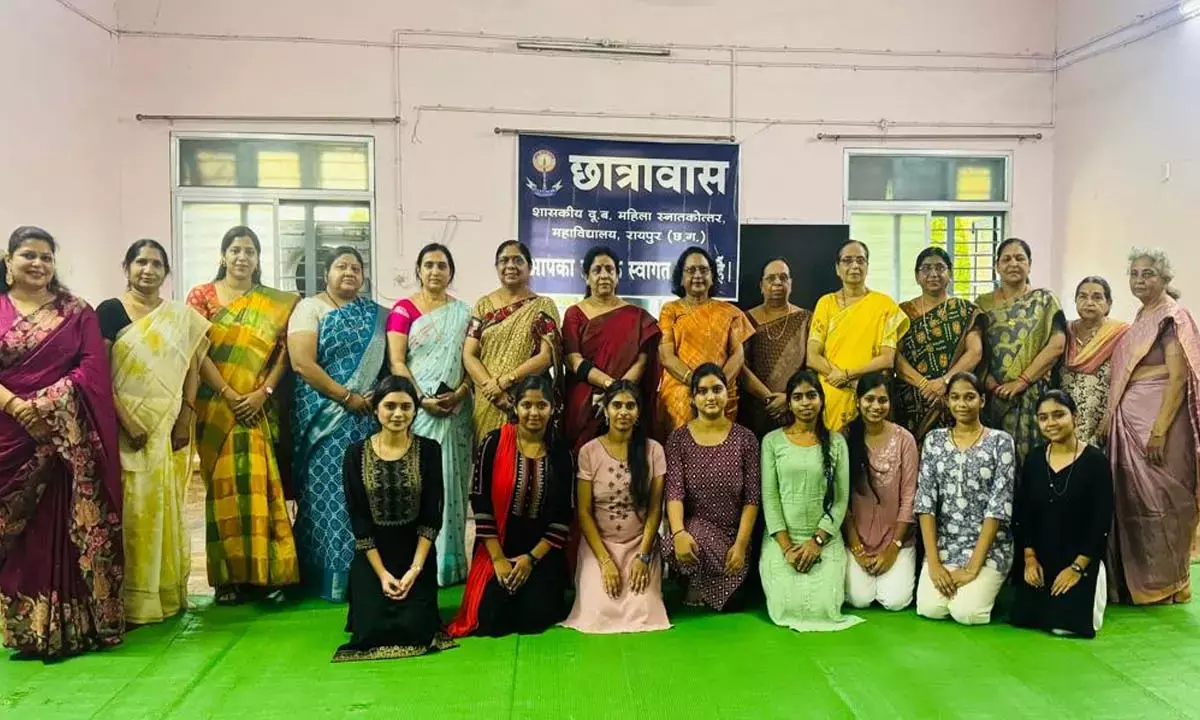 छात्रावास में स्वागत के साथ सिखाया गया अनुशासन का पाठ