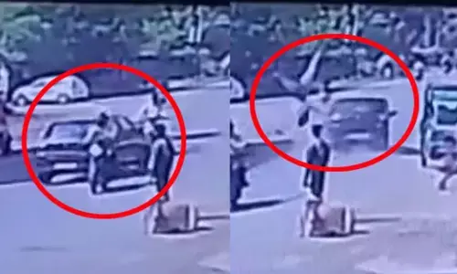 कार ने मारी बाइक सवार को जोरदार टक्कर