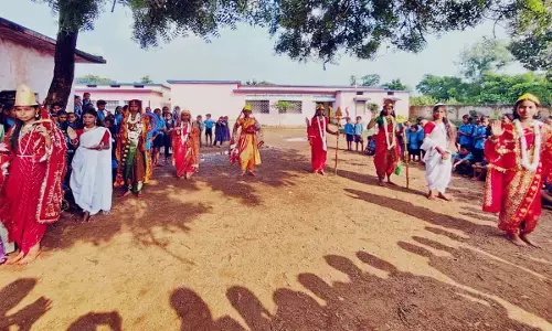 बच्चों ने मां दुर्गा के नौ रूपों का कराया दर्शन : भक्तिमय हुआ रानो स्कूल, प्रस्तुति से छात्राओं ने मोहा मन