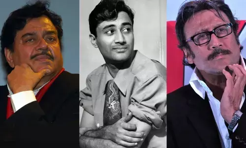देव आनंद की 102वीं जयंती पर शत्रुघ्न सिन्हा और जैकी श्रॉफ ने किया याद, शेयर की खास तस्वीरें। देव आनंद की 102वीं जयंती पर शत्रुघ्न सिन्हा और जैकी श्रॉफ ने किया याद, शेयर की खास तस्वीरें।