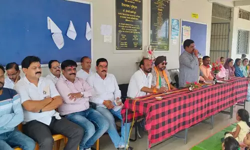 अध्यक्ष प्रकाश बैस