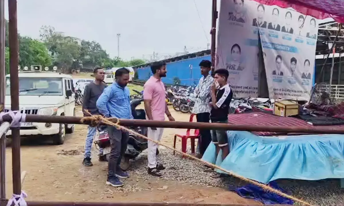 पार्किंग के नाम पर श्रद्धालुओं से वसूली