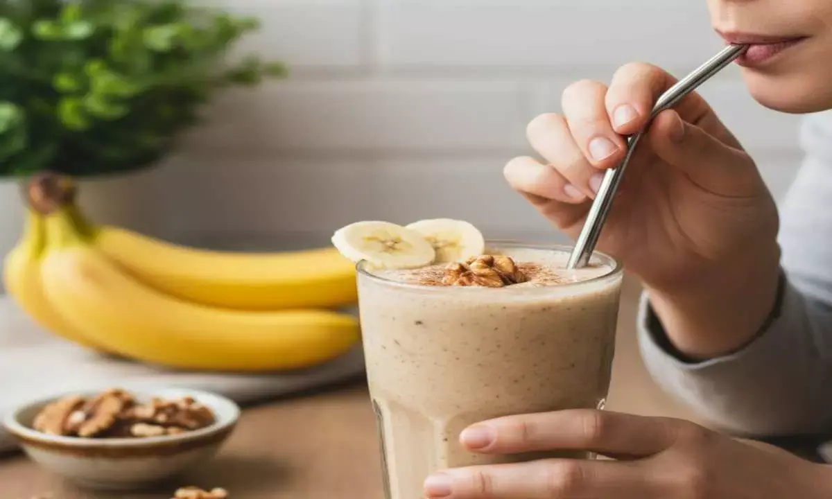 banana walnuts lassi recipe kela akhrot ki lassi