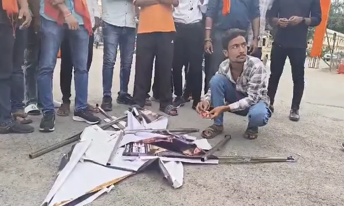 अंबिकापुर में एल्विश यादव का कार्यक्रम रद्द : अब अभिनेता गोविंदा के कार्यक्र में खिलाफ आगे आया यादव समाज, पोस्टर फाड़े