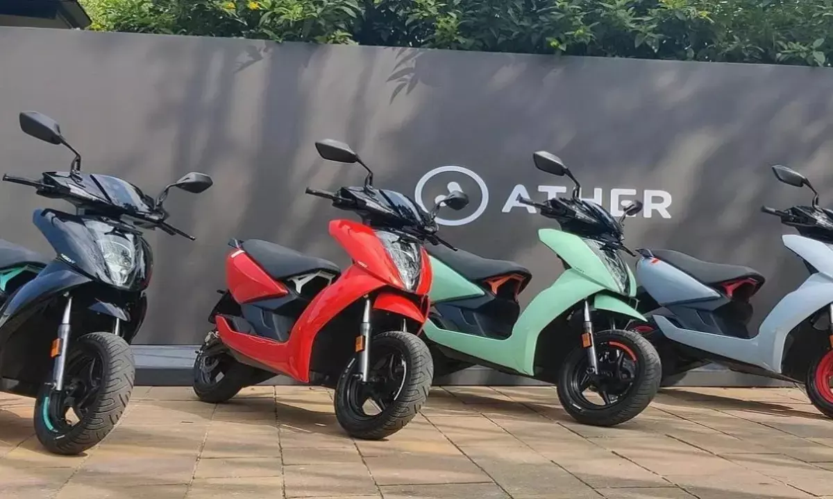 electric scooter with high battery range and features