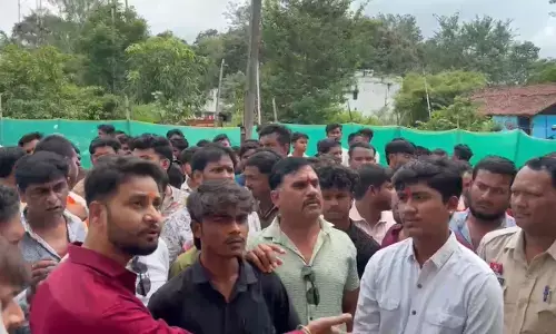 आक्रोशित लोगों ने थाने का किया घेराव