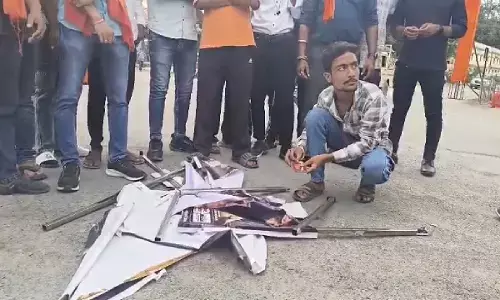 अंबिकापुर में एल्विश यादव का कार्यक्रम रद्द : अब अभिनेता गोविंदा के कार्यक्र में खिलाफ आगे आया यादव समाज, पोस्टर फाड़े