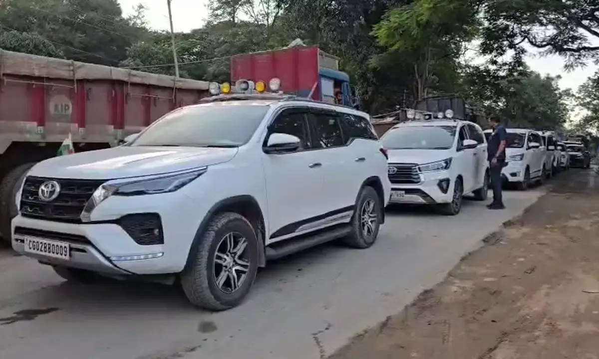 शिक्षा मंत्री गजेन्द्र यादव का काफिला फंसा