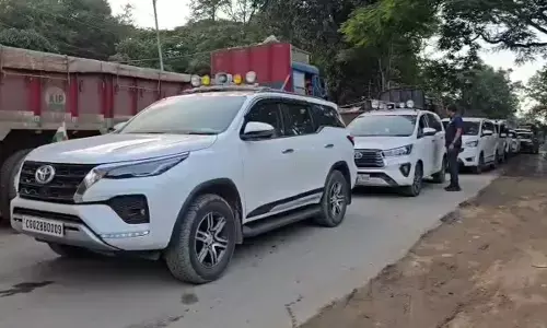 शिक्षा मंत्री गजेन्द्र यादव का काफिला फंसा