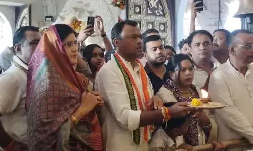 डोंगरगढ़ पहुंचे दीपक बैज : मां बम्लेश्वरी का दर्शन कर बोले- सरकार में है कन्फ्यूजन, नेतागण दे रहे हैं अलग-अलग बयान