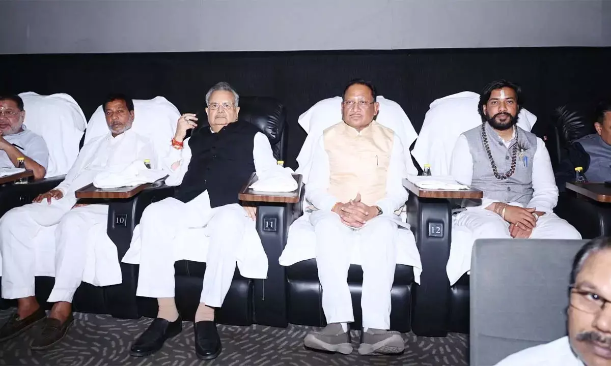 बलिदानी राजा गुरु बालकदास फिल्म छत्तीसगढ़ में टैक्स फ्री : फिल्म देखने पहुंचे सीएम साय और विस अध्यक्ष डॉ. रमन बलिदानी राजा गुरु बालकदास फिल्म छत्तीसगढ़ में टैक्स फ्री : फिल्म देखने पहुंचे सीएम साय और विस अध्यक्ष डॉ. रमन