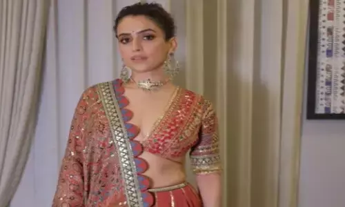 एक्ट्रेस सान्या मल्होत्रा का नवरात्रि लुक