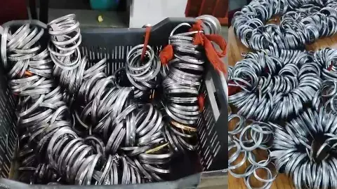 बदमाशों पर पुलिस ने कसा शिकंजा