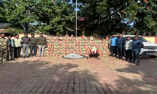 गढ़चिरौली में अवैध शराब तस्करी पर बड़ा प्रहार : पुलिस ने रेड मारकर स्कॉर्पियो से 58 लाख रुपये की 730 पेटी शराब किया जब्त