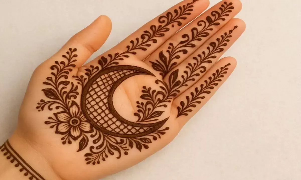 करवा चौथ पर लगाएं खूबसूरत मेहंदी डिजाइन