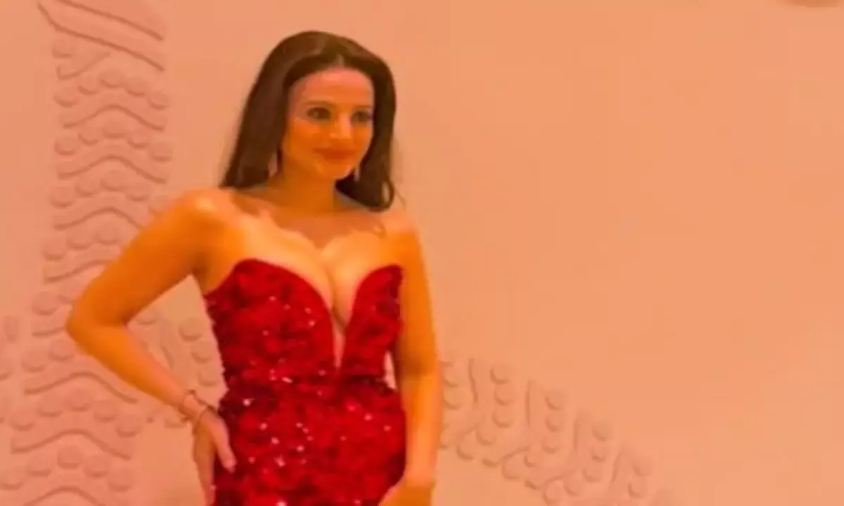 एक्ट्रेस अमीषा पटेल का स्टाइलिश लुक