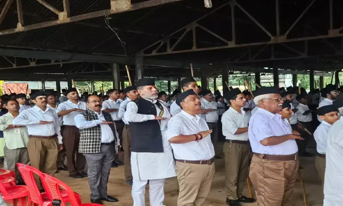 संघ के सौ साल : बारिश के बीच विजयादशमी पर जगदलपुर में पथ संचलन