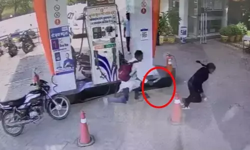 अंबिकापुर में दिन दहाड़े चाकूबाजी : युवक ने पेट्रोल पंप की महिला कर्मी पर ताबड़तोड़ वार कर ले ली जान, CCTV में कैद हुई वारदात