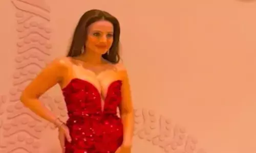 एक्ट्रेस अमीषा पटेल का स्टाइलिश लुक