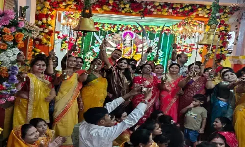 मातृशक्ति ने की शस्त्र पूजा : दुर्गा पंडालों और शिवालयों में वैदिक हिंदू रीति से किया गया पूजा-पाठ