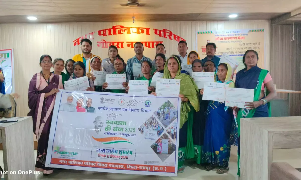 नवापारा में स्वच्छता दीदियों का सम्मान नवापारा में स्वच्छता दीदियों का सम्मान