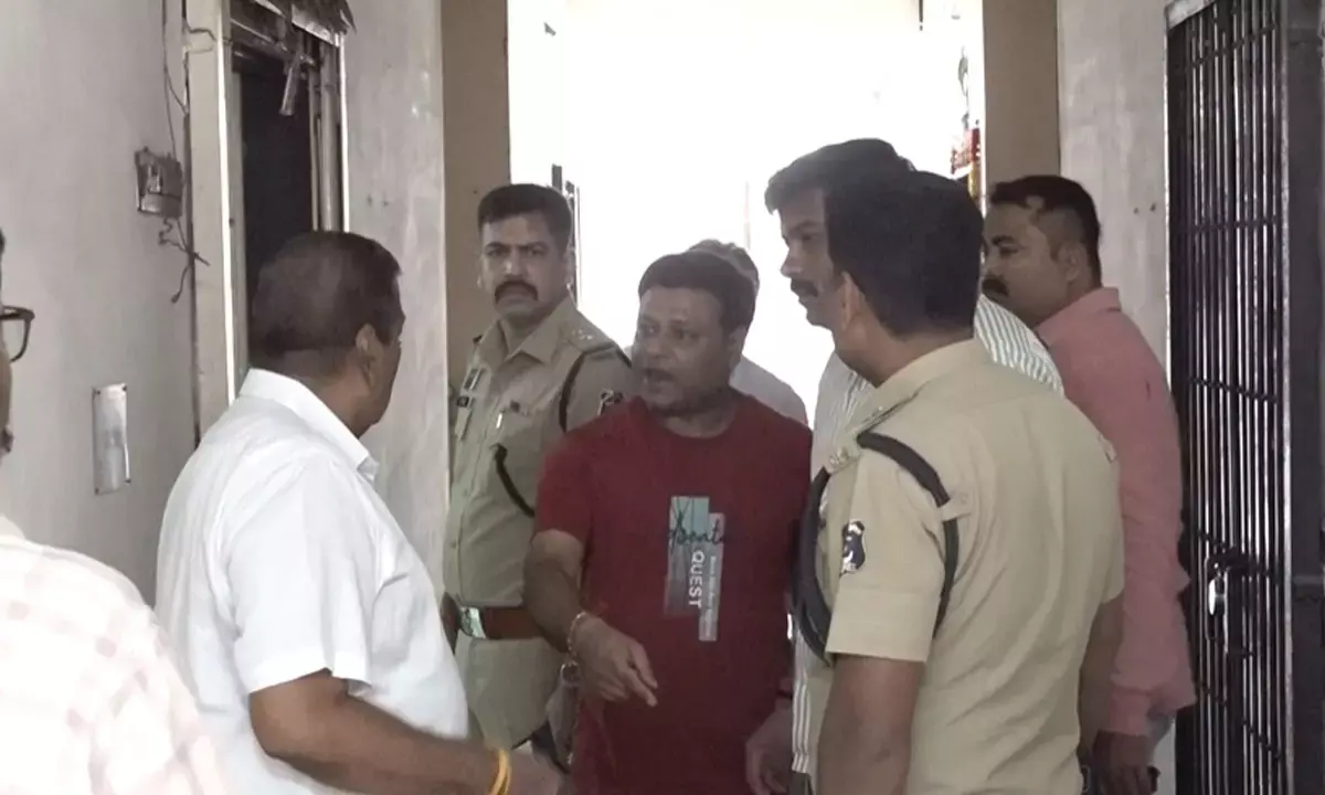 सराफा कारोबारी से लूट