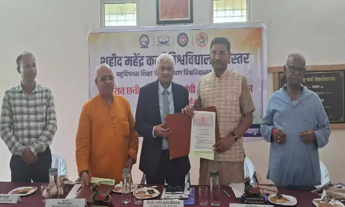 स्वावलंबी बस्तर कार्यक्रम : विवि और स्वावलंबी भारत अभियान के बीच हुआ एमओयू, स्वरोजगार व स्टार्टअप के बारे में दी गई जानकारी