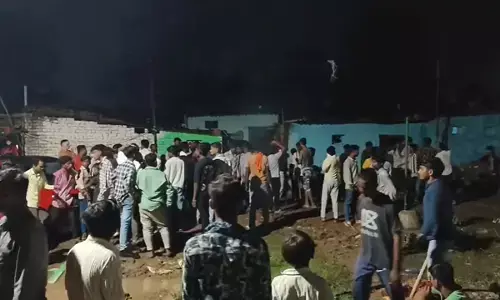 आक्रोशित भीड़