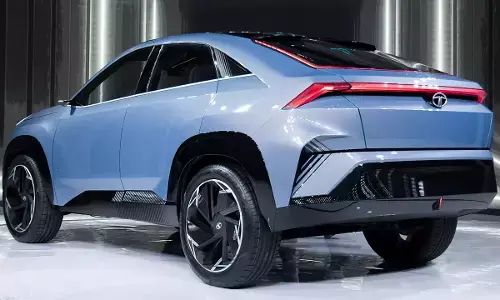 सिर्फ 6 महीने में ही इलेक्ट्रिक व्हीकल खरीदने टूट पड़े लोग, 10 लाख यूनिट से ज्यादा बिक गईं