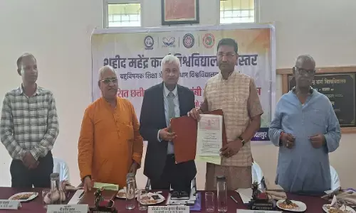 स्वावलंबी बस्तर कार्यक्रम : विवि और स्वावलंबी भारत अभियान के बीच हुआ एमओयू, स्वरोजगार व स्टार्टअप के बारे में दी गई जानकारी