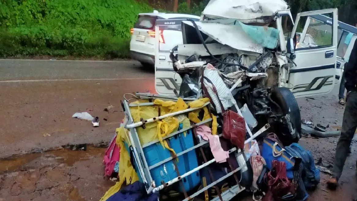 बोलेरो और ट्रक की जोरदार भिड़ंत : हादसे में पांच लोगों की मौत, चार लोग गंभीर रूप से घायल बोलेरो और ट्रक की जोरदार भिड़ंत : हादसे में पांच लोगों की मौत, चार लोग गंभीर रूप से घायल