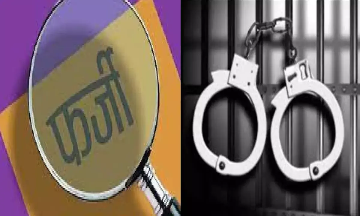 सोशल मीडिया  के जरिए बड़ा खेल  :नौकरी दिलाने के नाम पर 150 लड़कियों को बनाया बंधक