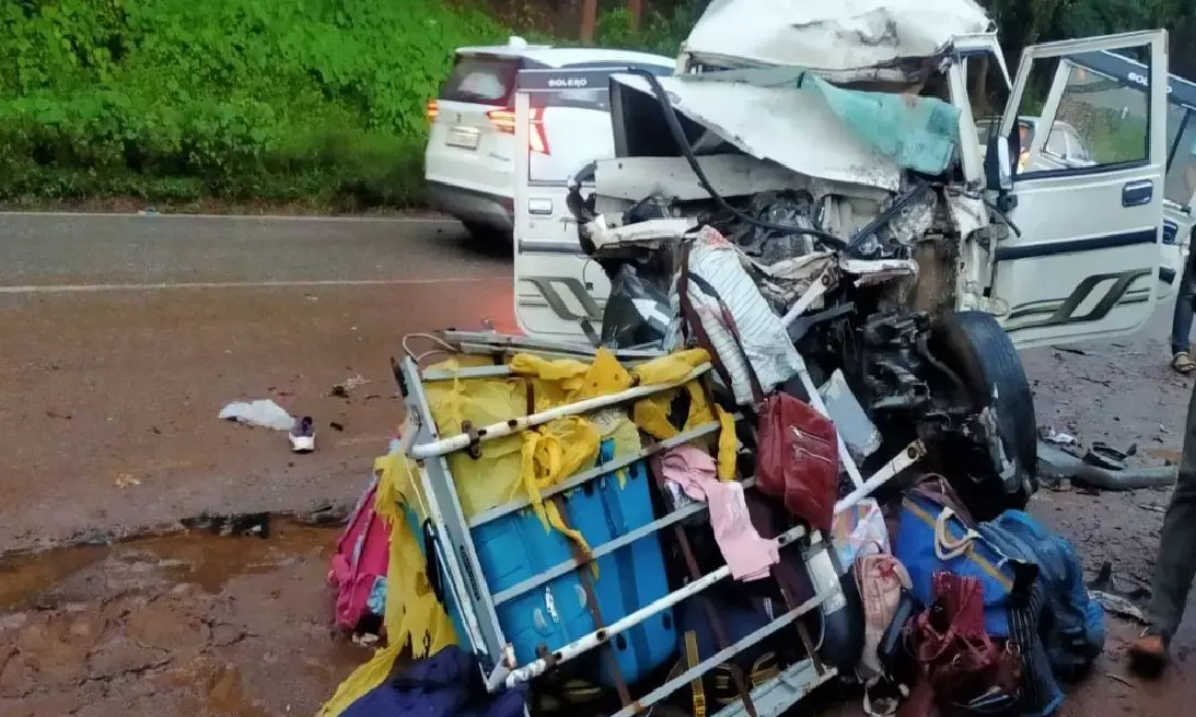 बोलेरो और ट्रक की जोरदार भिड़ंत : हादसे में पांच लोगों की मौत, चार लोग गंभीर रूप से घायल