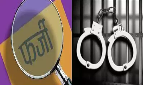 सोशल मीडिया  के जरिए बड़ा खेल  :नौकरी दिलाने के नाम पर 150 लड़कियों को बनाया बंधक