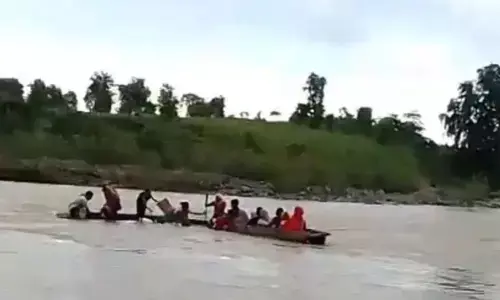 डूबने लगी नाव