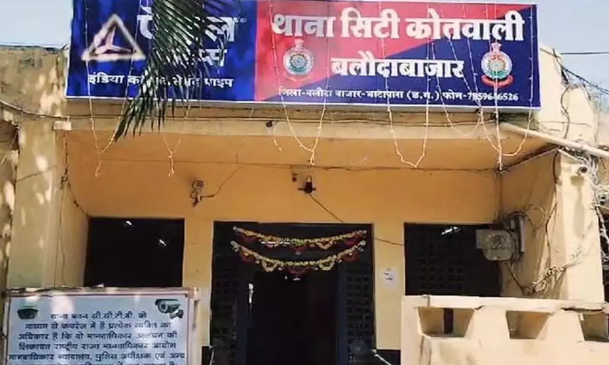 स्कूल में मिली नवयुवक की लाश