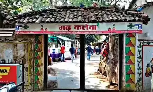 गढ़कलेवा के टेंडर पर विवाद : शर्त बदलने का आरोप, जमकर हो रहा विरोध गढ़कलेवा के टेंडर पर विवाद : शर्त बदलने का आरोप, जमकर हो रहा विरोध