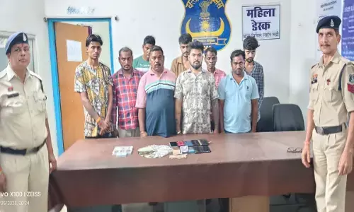 जंगल में लगा था जुए का फड़ : पुलिस ने मारा छापा, 4 बाइक और 40 हजार नकद समेत 9 जुआरी पकड़े गए