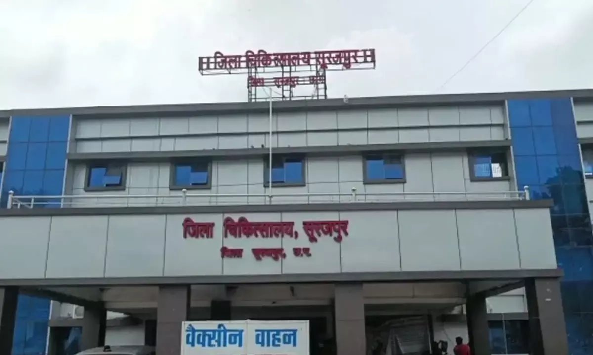 जिला अस्पताल में भिड़े दो परिवार