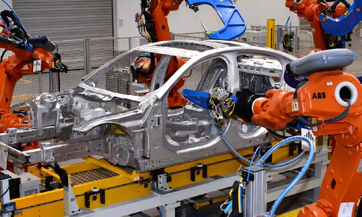 लंबे साइबर अटैक के बाद टाटा मोटर्स को मिली राहत, कलर फिर से शुरू होगा JLR का प्रोडक्शन