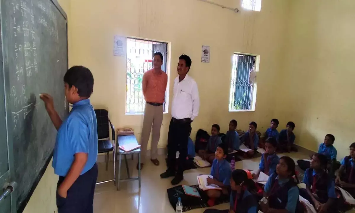 बेलगांव स्कूल में सामाजिक अंकेषण