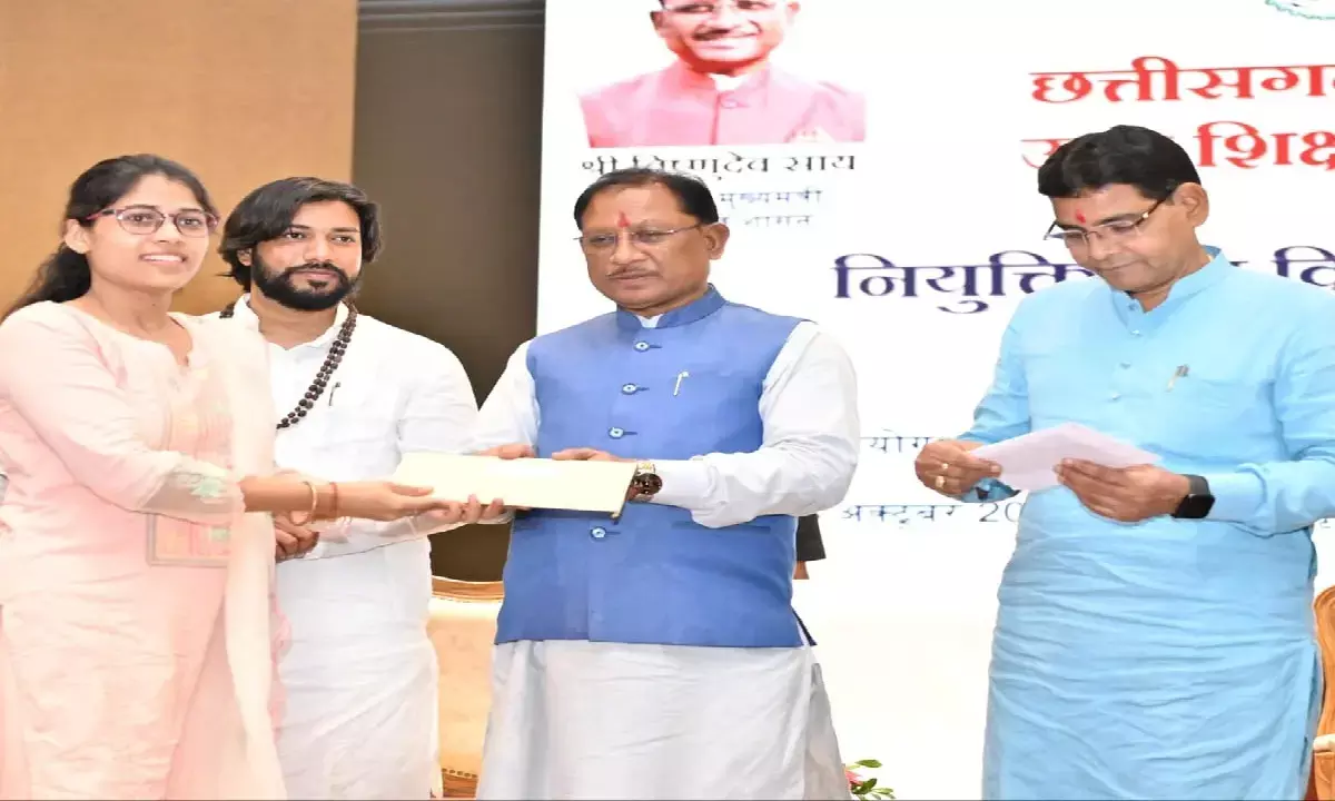 सीएम ने सौंपा नियुक्ति पत्र : प्रयोगशाला तकनीशियन के पद पर चयनित 233 अभ्यर्थियों को दिया जॉइंनिंग लेटर