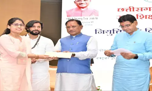 सीएम ने सौंपा नियुक्ति पत्र : प्रयोगशाला तकनीशियन के पद पर चयनित 233 अभ्यर्थियों को दिया जॉइंनिंग लेटर सीएम ने सौंपा नियुक्ति पत्र : प्रयोगशाला तकनीशियन के पद पर चयनित 233 अभ्यर्थियों को दिया जॉइंनिंग लेटर