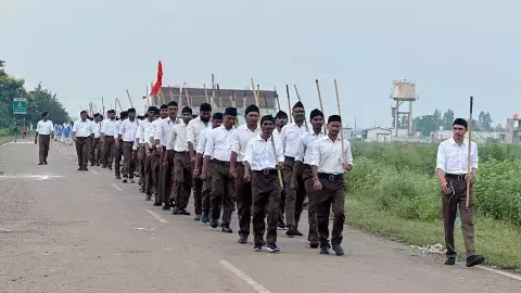 माठ में राष्ट्रभावना का प्रदर्शन माठ में राष्ट्रभावना का प्रदर्शन