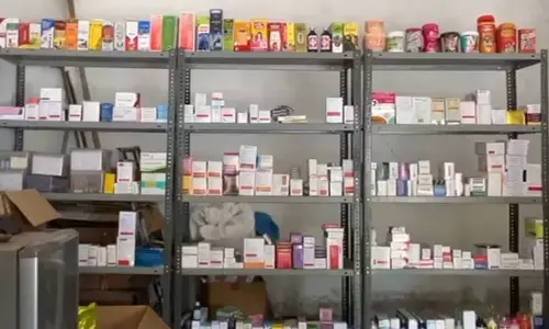 मेडिकल स्टोर्स में औचक जांच जारी