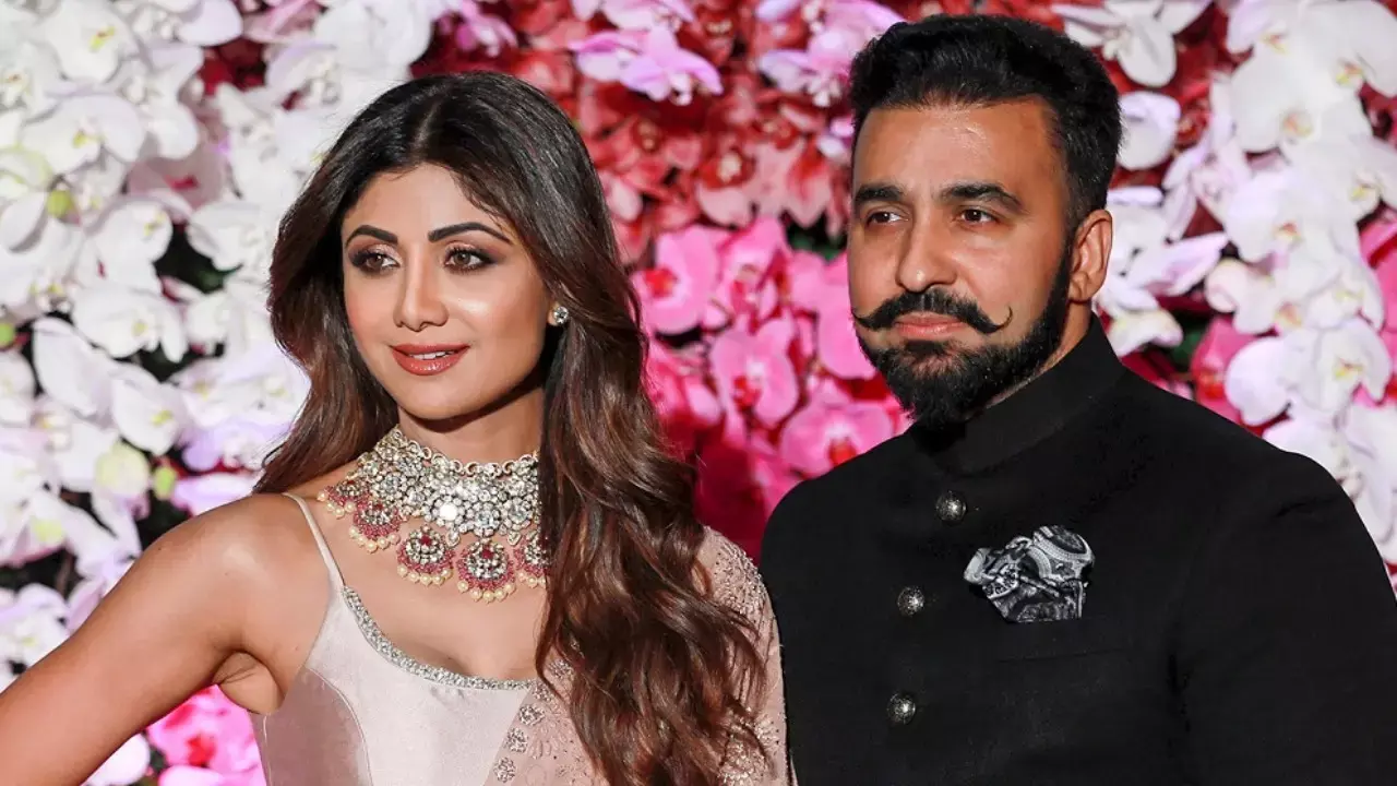 राज कुंद्रा और शिल्पा शेट्टी पर 60 करोड़ की कथित धोखाधड़ी का मामला दर्ज है। राज कुंद्रा और शिल्पा शेट्टी पर 60 करोड़ की कथित धोखाधड़ी का मामला दर्ज है।