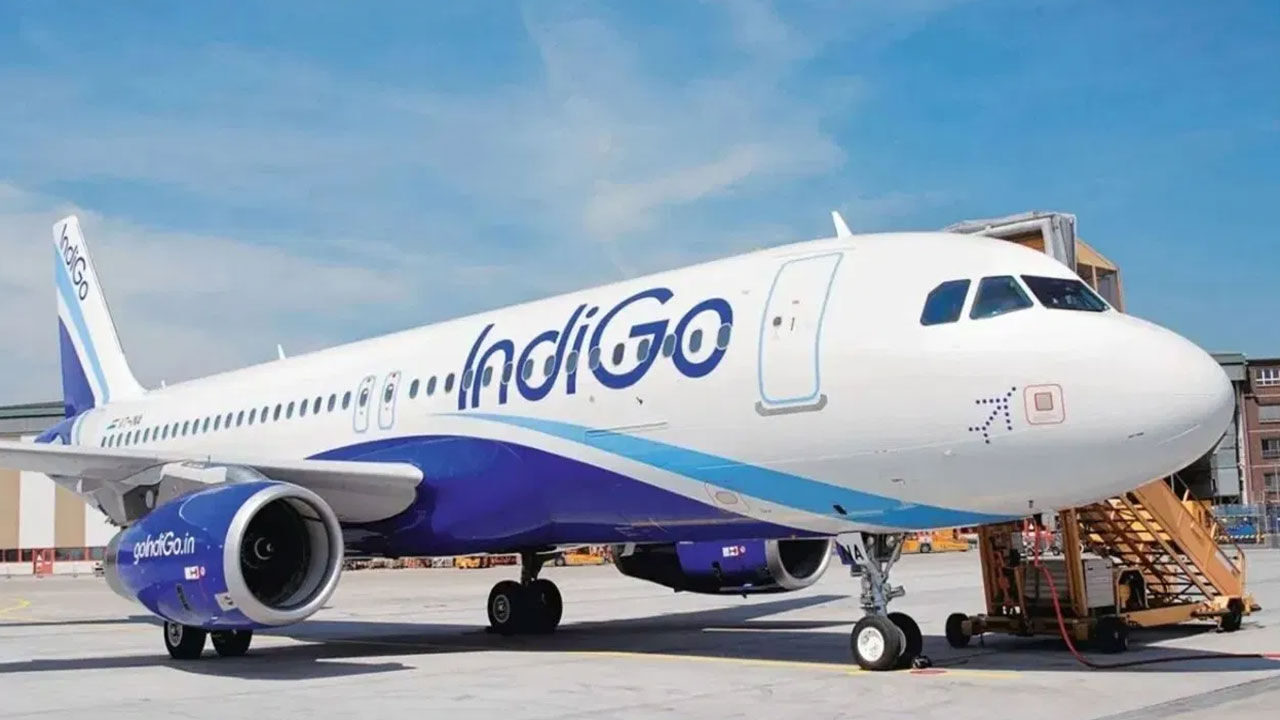 रायपुर में इंडिगो फ्लाइट की इमरजेंसी लैंडिंग: युवक की तबीयत बिगड़ने से हुई  मौत, ब्लड कैंसर का इलाज कराने जा रहा था मुंबई | urgapur Mumbai Indigo flight  ...