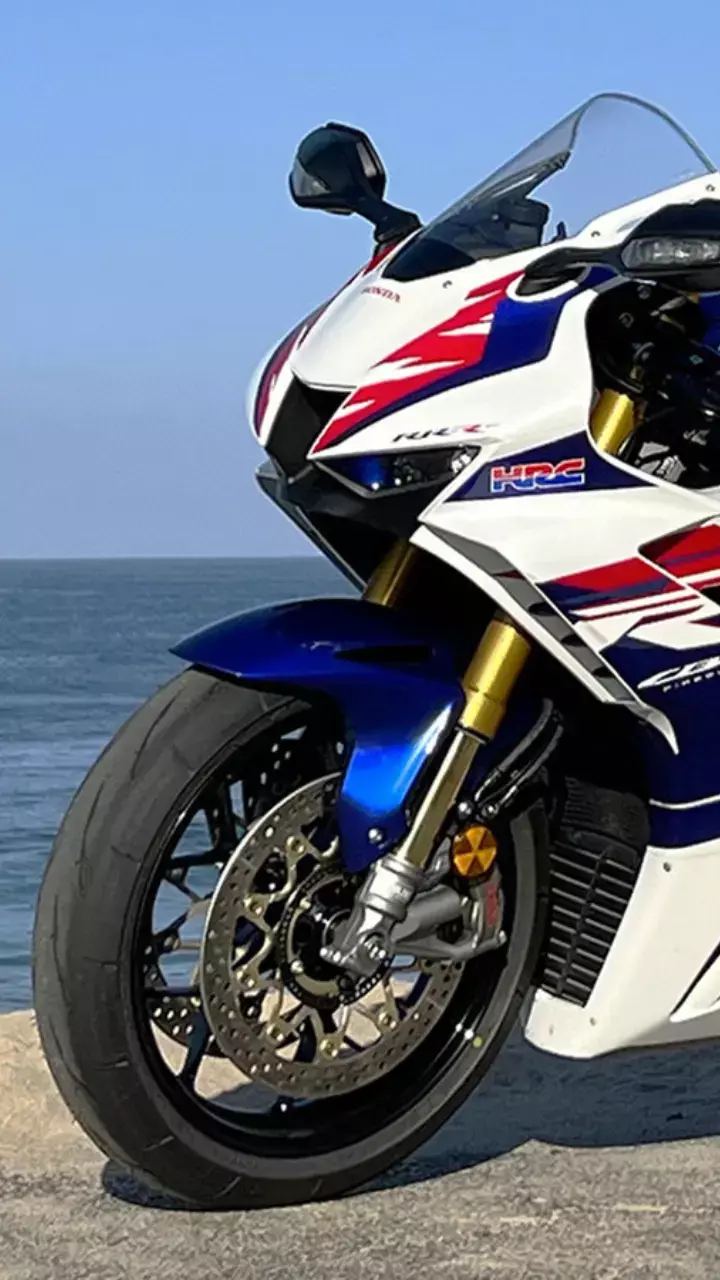 शुरू हुई होंडा CBR1000RR-R Fireblade SP की डिलीवरी, कीमत होश उड़ा देगी