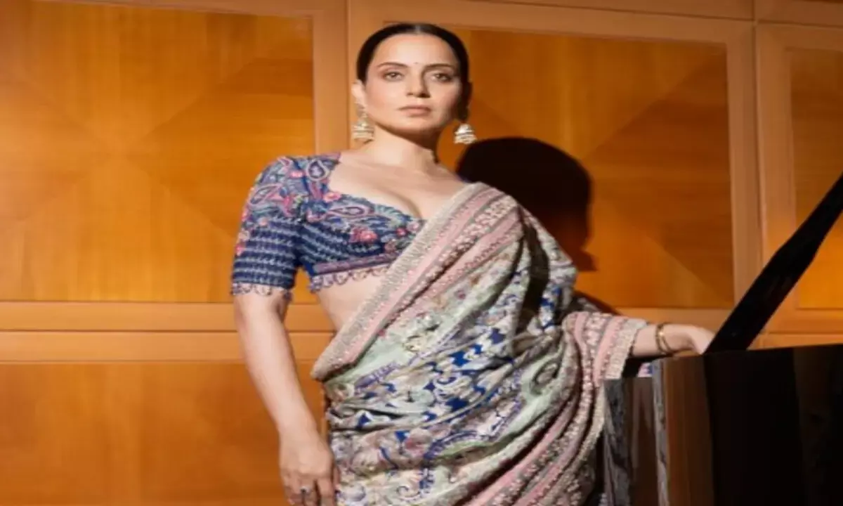 एक्ट्रेस कंगना रनौत का ब्लू साड़ी लुक